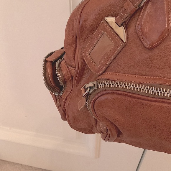 PRICE DROP MAKE AN OFFER! Prada satchel/shoulder bag. - Picture 2 of 11